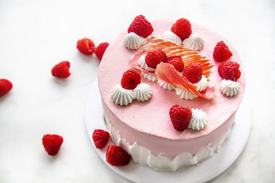 Raspberry Chiffon Cake – How to make and decorate!
